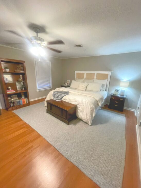 Master Bedroom (Upstairs)